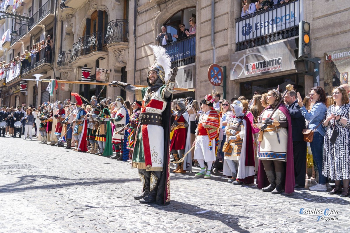 L’Associació de Sant Jordi convoca els concursos de disseny fester per als nous trages del Sergent Cristià i del Santó